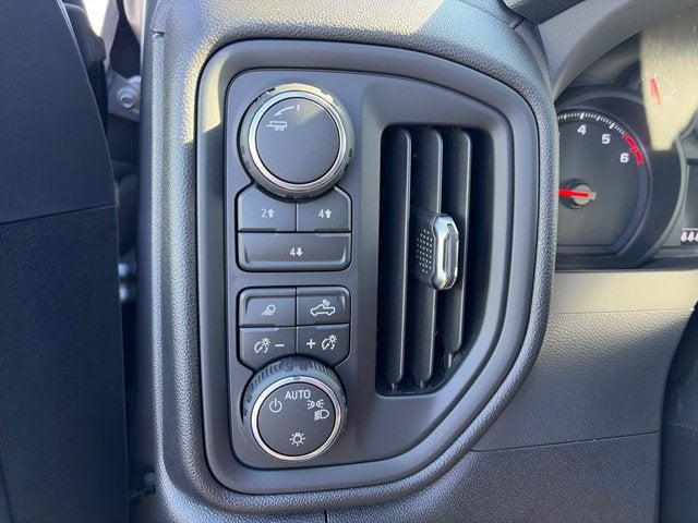 2026 Chevrolet Silverado 2500HD 4WD Crew Cab 159" Custom