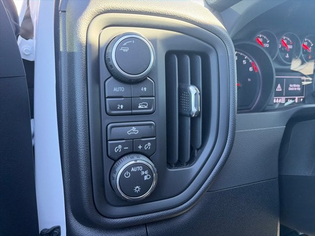 2026 Chevrolet Silverado 1500 4WD Crew Cab 147" Custom