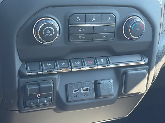2026 Chevrolet Silverado 1500 4WD Crew Cab 147" Custom