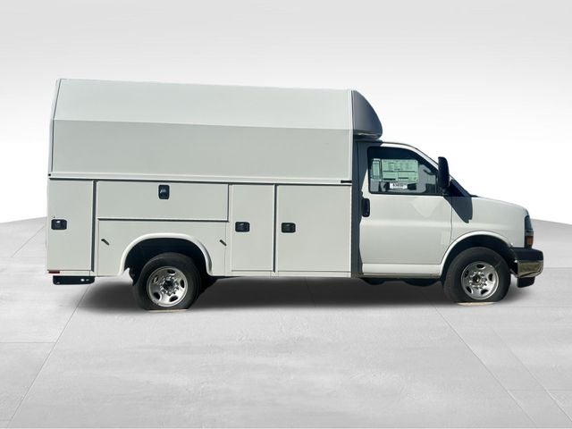 2025 Chevrolet Express Commercial Cutaway Van 139"