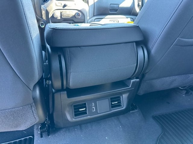 2026 Chevrolet Silverado 1500 4WD Crew Cab 147" Custom