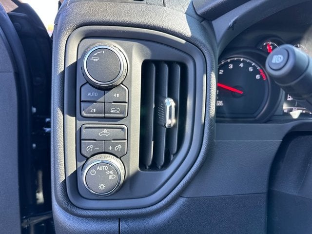 2026 Chevrolet Silverado 1500 4WD Crew Cab 147" Custom